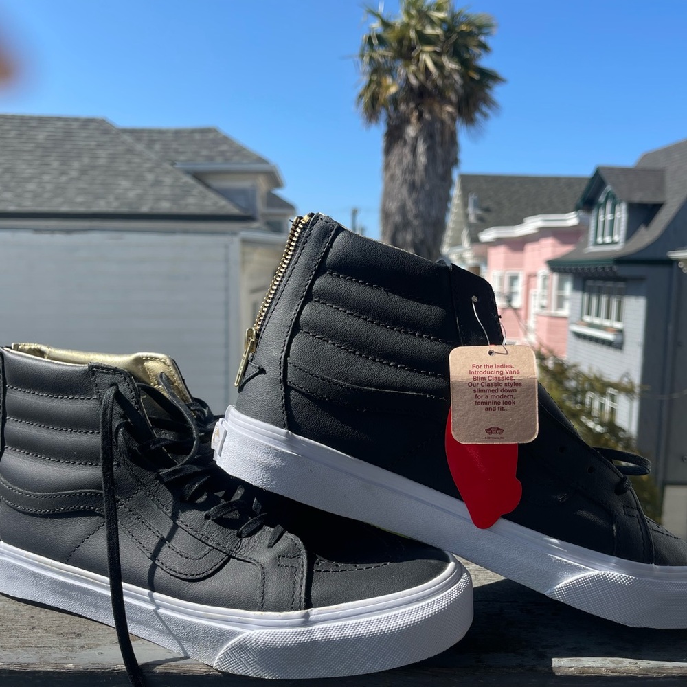 LIMITED EDITION High-top Women’s Vans Black and Gold w/ zipper BRAND NEW sz 10